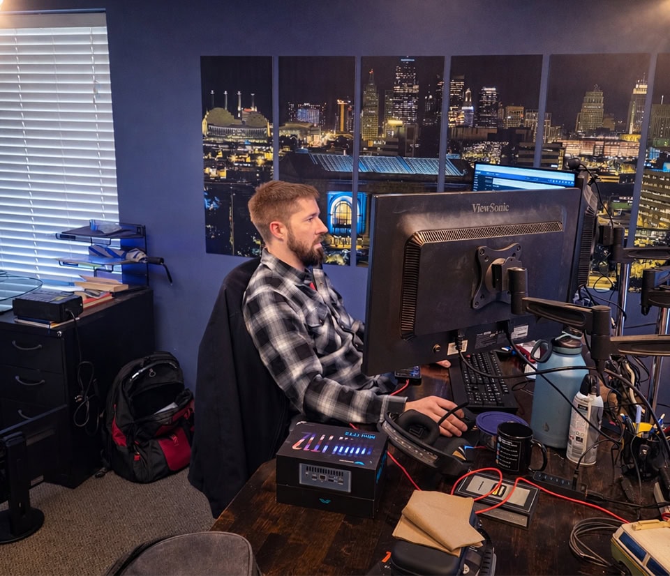 It Professional Multi Monitor Workstation City Office Setup
