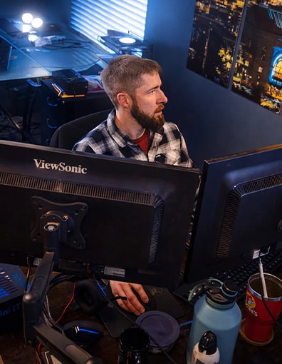 It Professional Multi Monitor Workstation Office Setup