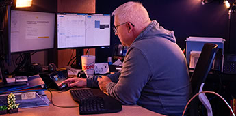 It Support Professional Working Desk Phone Computer